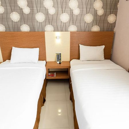 Neo Cempaka Hill Hotel Джембер Экстерьер фото
