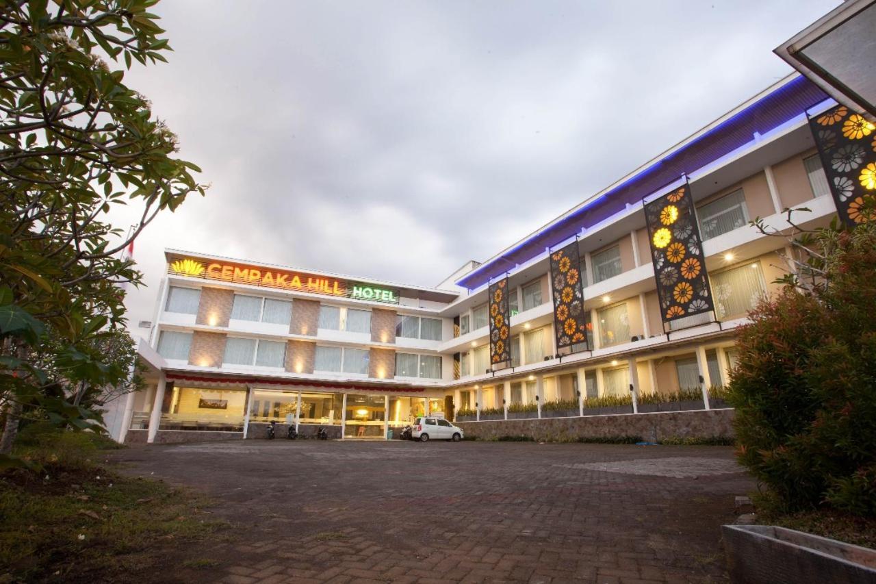 Neo Cempaka Hill Hotel Джембер Экстерьер фото