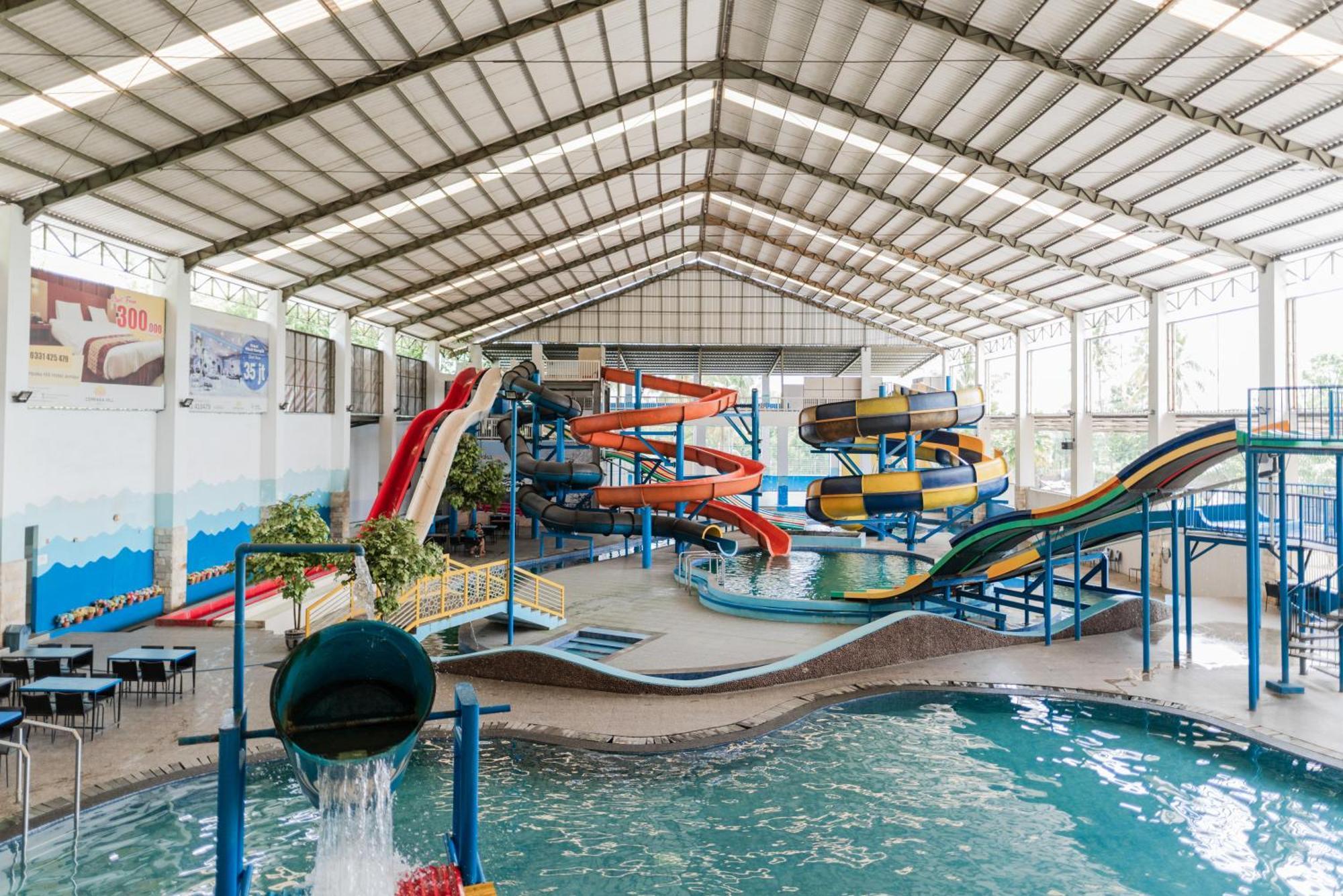 Neo Cempaka Hill Hotel Джембер Экстерьер фото